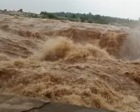 रिहंद सहित कई बांधों के फाटक खुलने से सोन नदी में बाढ़ 